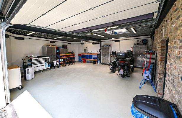 Garage in der Halle
