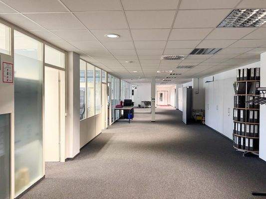 Halle 1 - UG: Flur Büroetage