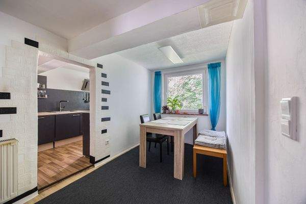 Angrenzender Essbereich mit Blick ins Grüne