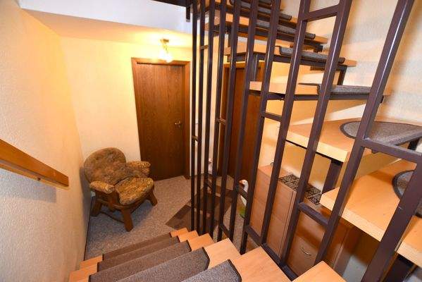Treppe zur nächsten Halbetage.3.JPG