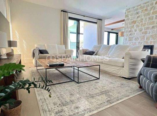 4-Bedroom Villa with Pool and Garden in Alicante Biar