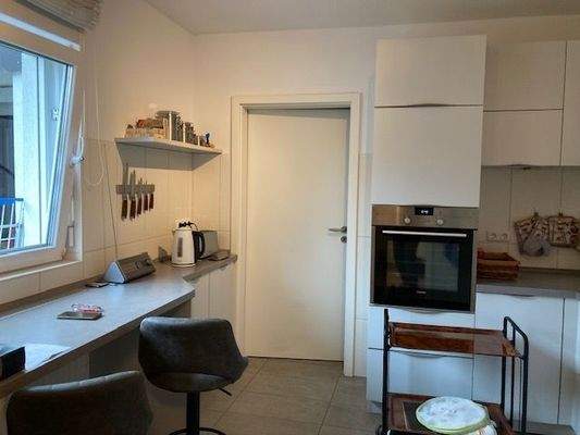 Küche mit Einbauküche