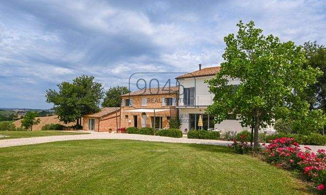 Charmantes Landhaus mit 4 Apartments und Panoramablick in Belvedere Ostrense – Marken