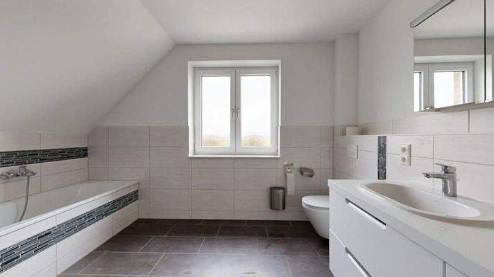 OG Badezimmer Badewanne