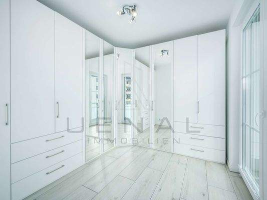 ... mit Ankleidezimmer