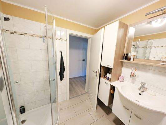 Wohnung 2 Badezimmer.jpg