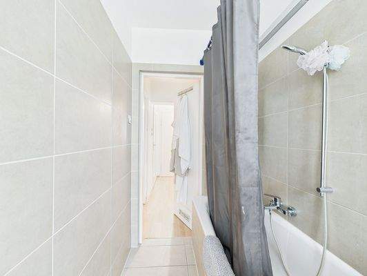 Badewanne und Fliesendetail