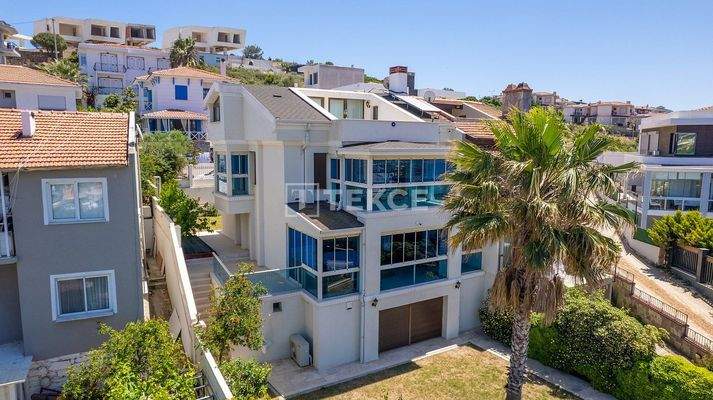 Seafront Furnished Villa with Marina View in Çeşme Dalyan