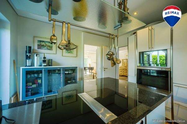 RE:MAXImmobilienDeLuxSaarlouisPicardKüche1 