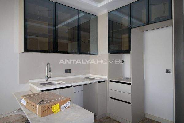 Flats in Project with Communal Pool in Antalya Altintas