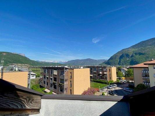 Leifers-Laives-4-Zimmer-Wohnung-quadrilocale-Leifers-Zentrum-Laives-Centro-mit-Garten-con-giardino-zwei-Stöcke-due-piani-Balkon-balcone-Bozen-Umgebung-bolzano-verkaufen-vendesi