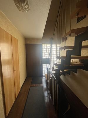EG Eingang Treppe.jpg