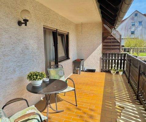 Balkon Obergeschoss mit Zugang in den Garten