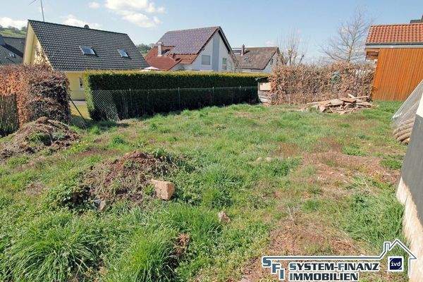 Grundstück rückwärtig