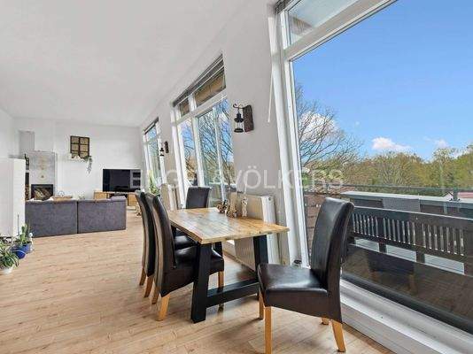 Essbereich mit Blick auf di...