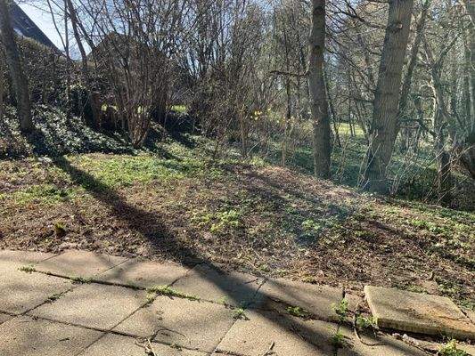 EG: Westterrasse vor dem Wohnzimmer