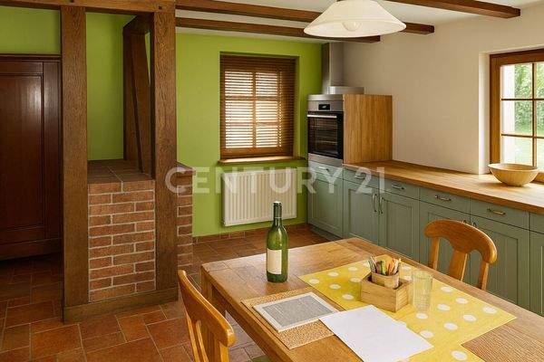 Helle Küche mit Holzbalken