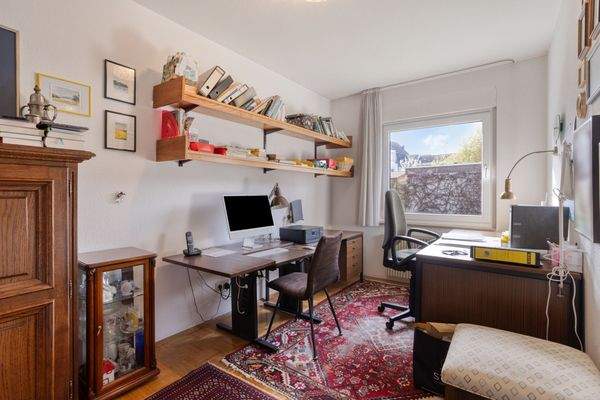 Kind, Büro, Gäste EG