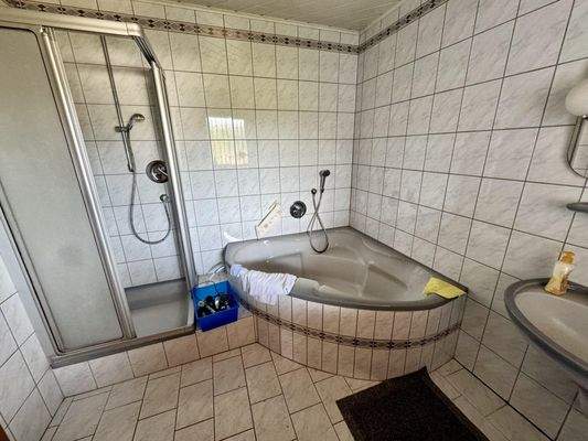 Badezimmer im Obergeschoss
