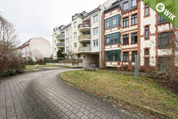 Innenhofansicht mit Tiefgarageneinfahrt...