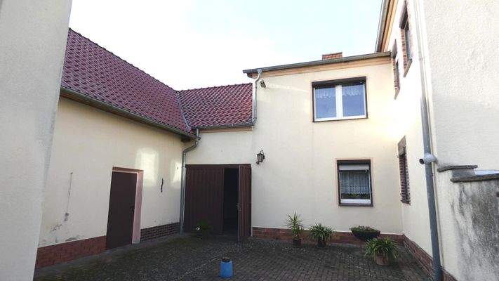 Innenhof mit Durchfahrt