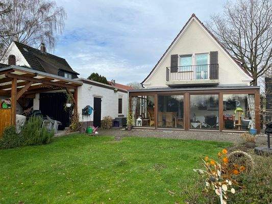 Garten mit Blick zum Haus (5)