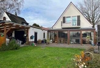 Garten mit Blick zum Haus (5)