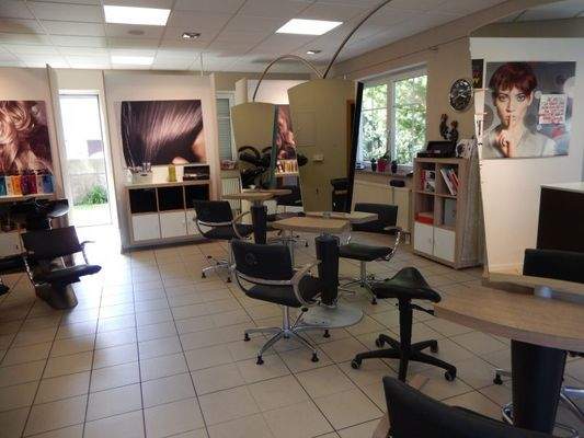 Gewerbeeinheit rechts