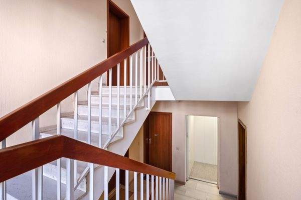 Treppenhaus (nur 9 Parteien)