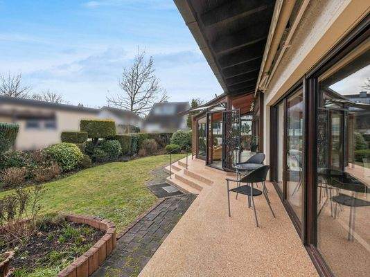 Terrasse mit Garten
