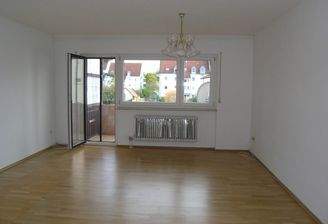 Wohnzimmer mit Süd-West-Balkon