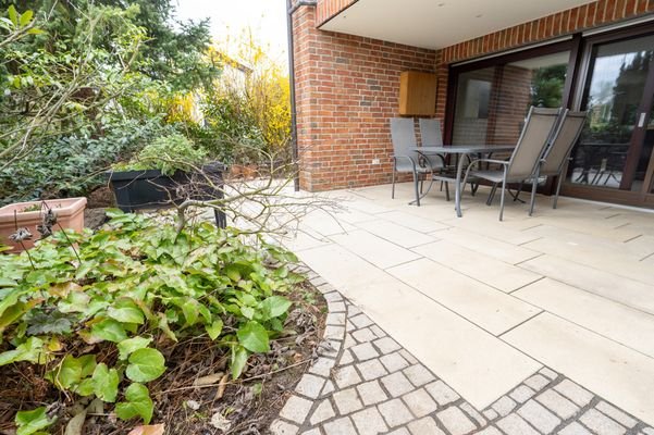 Terrasse vom Wohnzimmer Südseite