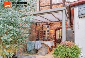 Überdachte Terrasse mit Garten