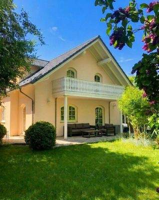 Rückansicht mit Balkon