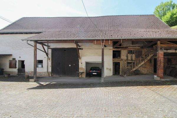 Frontansicht Scheune und Ställe