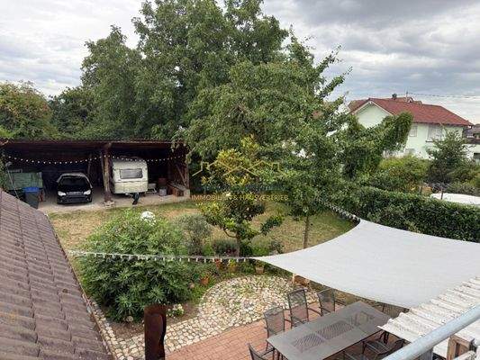 Blick vom Eingangsbereich der Hauptwohnung