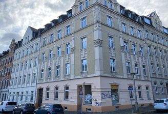 benachbartes Eckgebäude