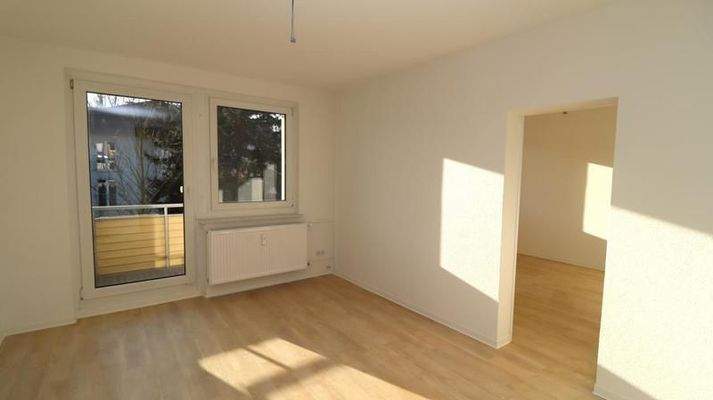 Wohnzimmer mit Balkon