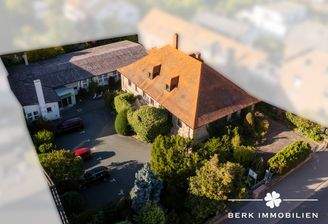 Immobilienensemble mit Wohnen und Gewerbe