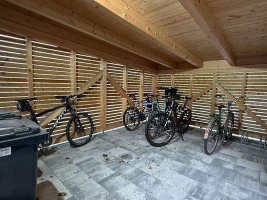 Fahrrad u. Mülltonnenraum