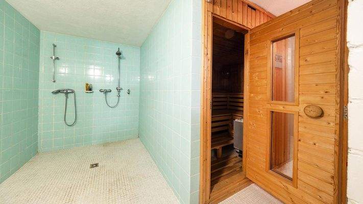 Sauna mit Dusche