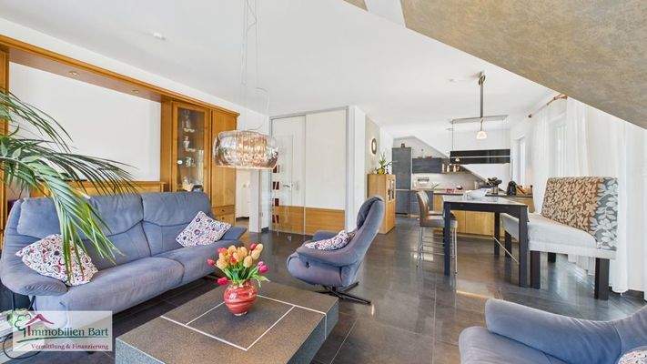 offener Wohn-/Essbereich mit Küche