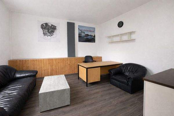 Abgetrennter Bürobereich in der Werkstatt