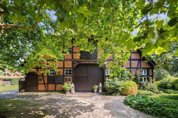 Wohnhausgiebel zum Hof