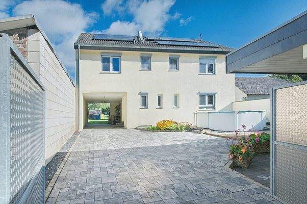 Hausansicht Einfahrt