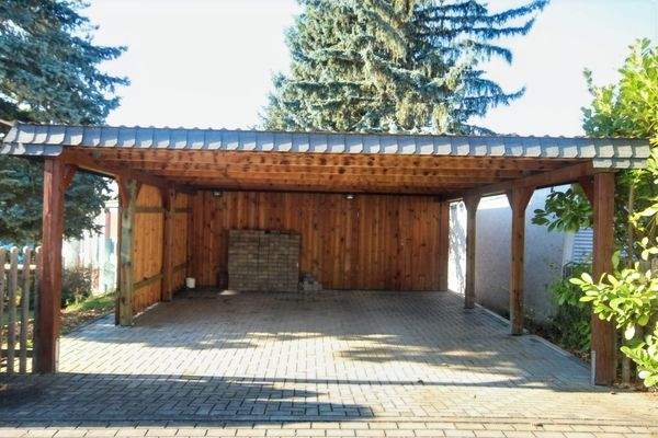 Stellplätze vor dem Grundstück