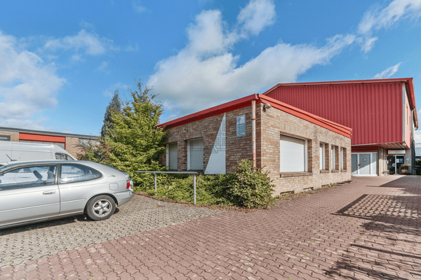 Bürofläche mit Gewerbehalle