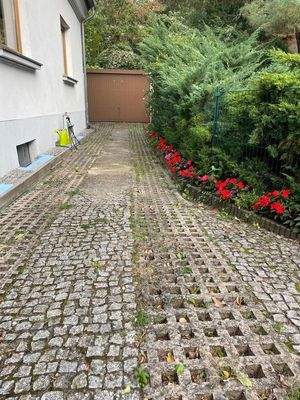 04 Auffahrt zur Garage