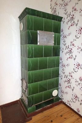 Kachelofen im Schlafzimmer im EG-.JPG