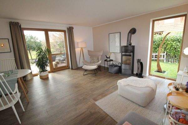 Wohnzimmer mit Kamin